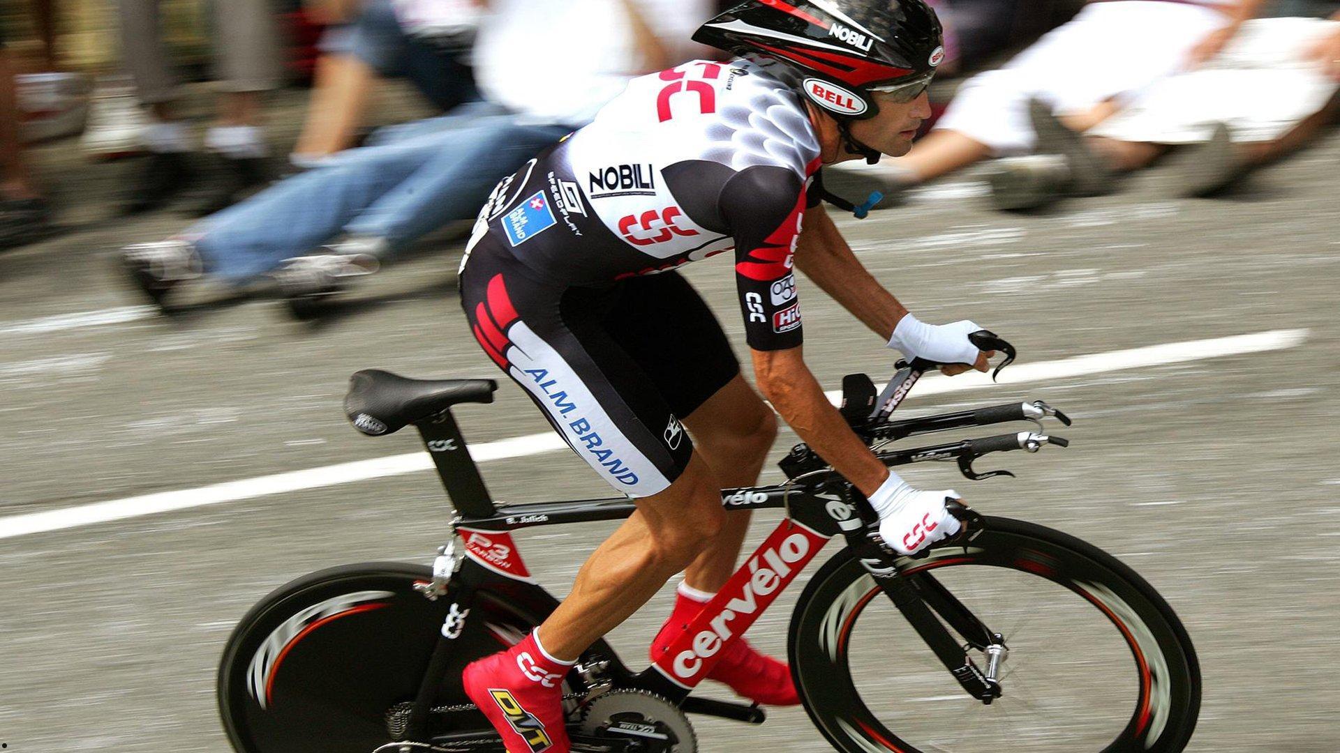 费迪南德反思，德利赫特本赛季表现惊艳，承认自己曾低估荷兰铁卫